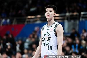 杀伤力超强!郭昊文半场6中3砍下15分3助 罚球10中9!