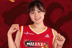 媒体人:多年的海外之旅 李月汝做出了经济等多方面的牺牲