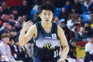 全面!姜伟泽上半场8投3中&三分4中2得到13分4板3助
