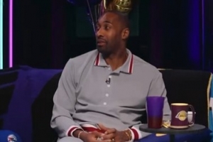 阿里纳斯:夺冠后保持原班人马卫冕愚蠢至极